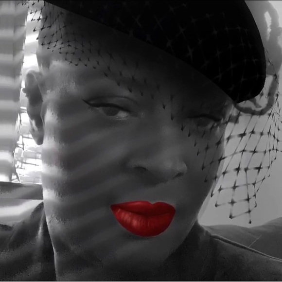 Meet your Posher, Bridgette - Picture 3 of 5